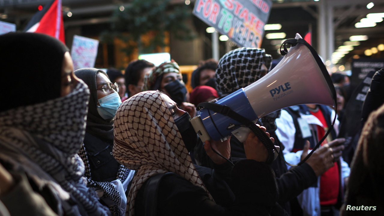 سيناتور جمهوري يطالب بمحاكمة الطلاب المؤيدين لفلسطين في الجامعات الأمريكية 